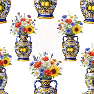 Può includere: Motivo ripetuto di vasi blu e bianchi ornati, pieni di fiori colorati. I vasi hanno accenti gialli e motivi di limoni. I fiori includono girasoli, papaveri e margherite, creando un design decorativo vibrante.