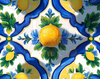 Op de afbeelding: Een herhalend patroon met citroenen, blauwe bloemelementen en groene bladeren op een witte achtergrond. Het ontwerp heeft een mediterrane esthetiek, met een levendig kleurenpalet van geel, blauw en groen. De citroenen zijn realistisch weergegeven.
