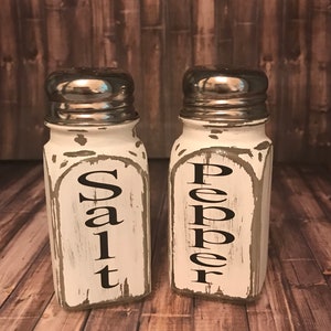 Rustic salt and pepper shaker set, farmhouse salt and pepper shaker, farmhouse decor