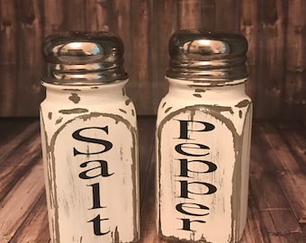 Rustic salt and pepper shaker set, farmhouse salt and pepper shaker, farmhouse decor