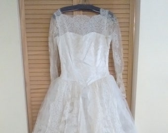 Mid-Century Antique Off White Satin/Silk/Lace/Tulle Wedding Dress size Small