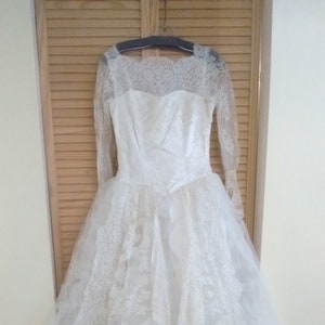 Mid-Century Antique Off White Satin/Silk/Lace/Tulle Wedding Dress size Small