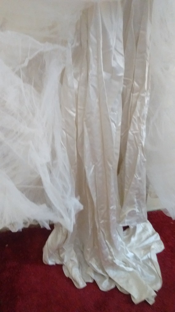 Mid-Century Antique Off White Satin/Silk/Lace/Tul… - image 5