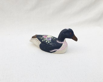 Beau canard en bois avec la main florale peinte, figurine de canard de cru, décor à la maison en bois, canard décoratif, canard peint à la main, décor en bois de canard