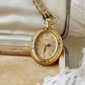 Vintage SEIKO Pendant Watch With Chain Necklace, Floral Enamel Design, Quartz Watch, Seiko Japan, Classic Watch Necklace