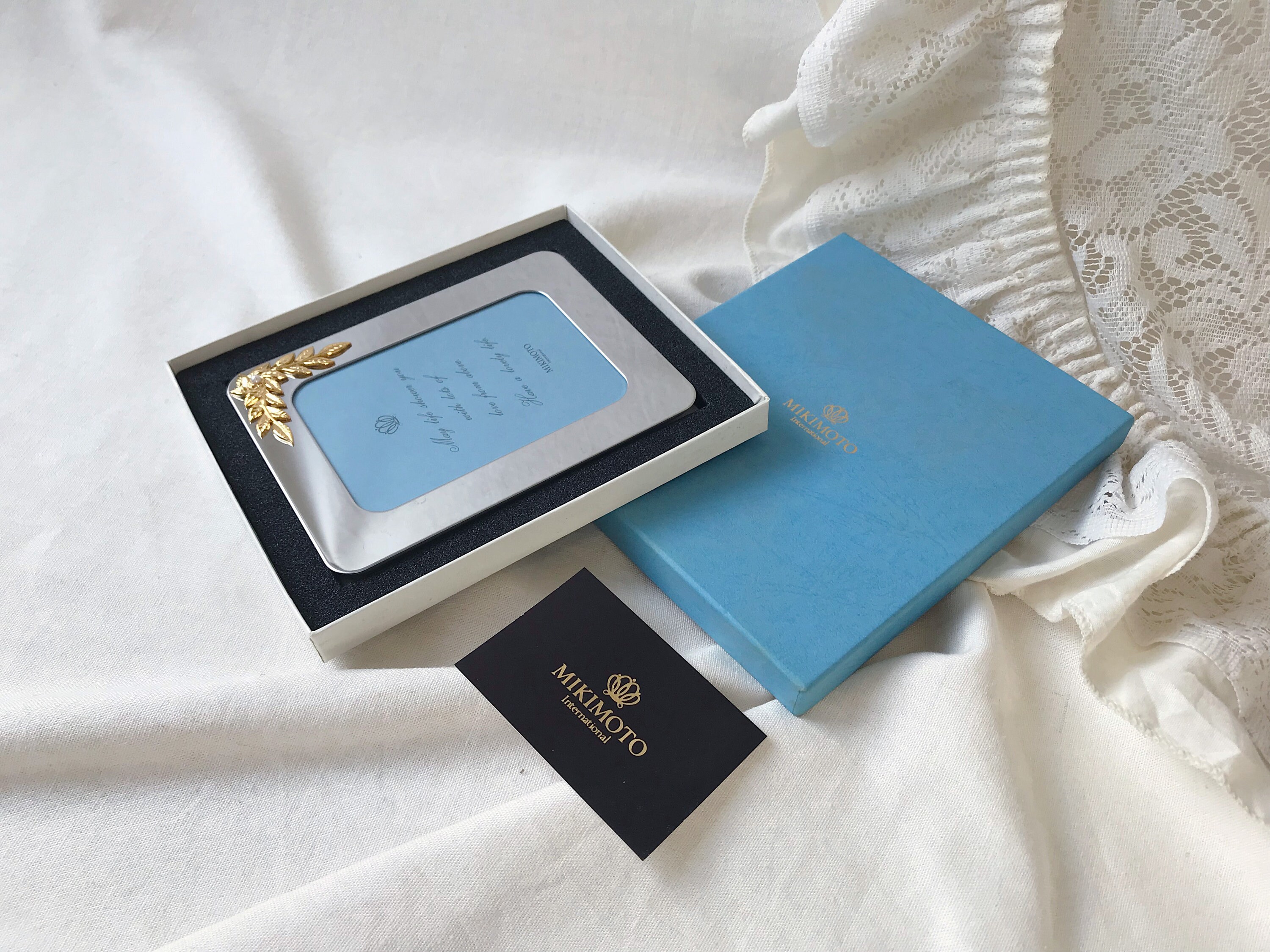 Cadre Photo Bijouté MIKIMOTO Perles Et Lapis Lazuli - Vintage - Occasion