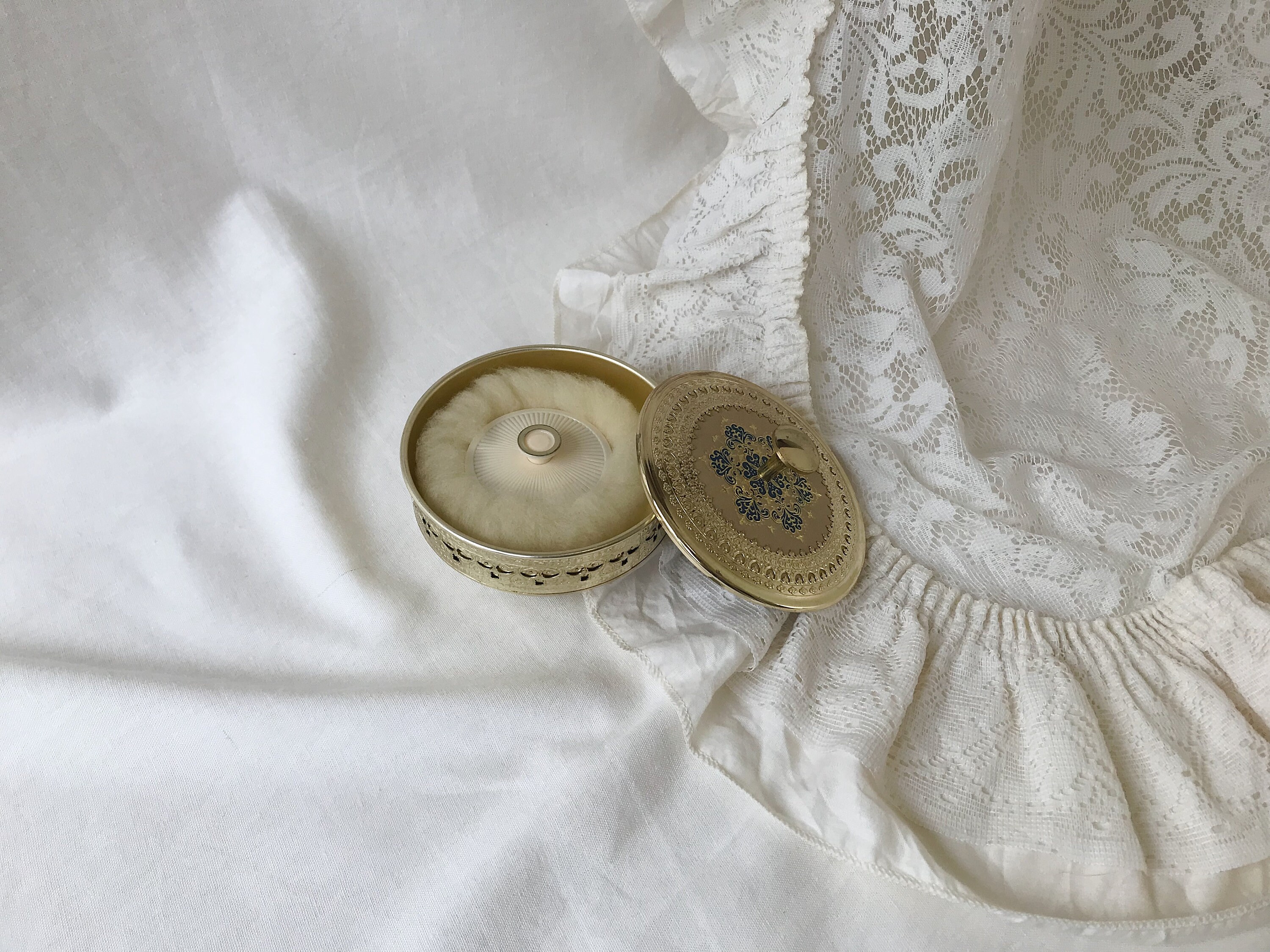 Vintage 1964 Shiseido Gold Tone Metal Powder Box Powder Pot Etsy