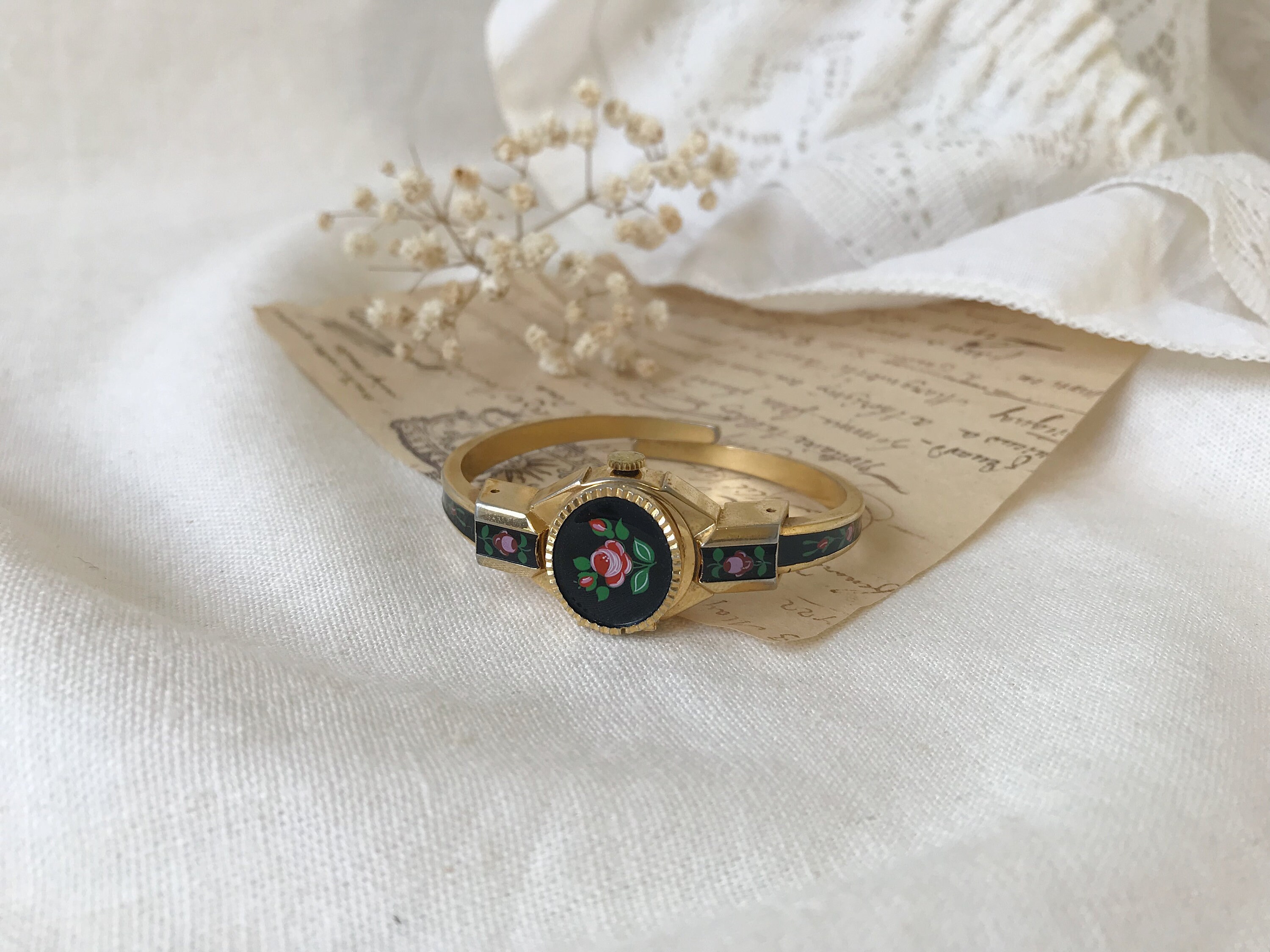 Vintage CLOWAT Gold Tone Metal and Black Enamel Women Watch With 