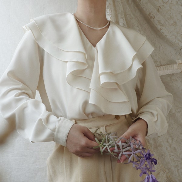 Vintage Cream Long Sleeve Blouse With Oversized Ruffle Collar, Ruffle Blouse, Romantic Blouse, Vintage Women Blouse, TOKYO Japan Blouse