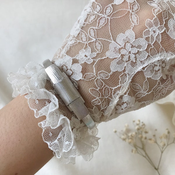 Vintage Chandler Silver Tone Women Watch, Cuff Bangle Watch, 17 Jewels Incabloc, Swiss Made, Mechanical Winding Watch, Vintage Watch