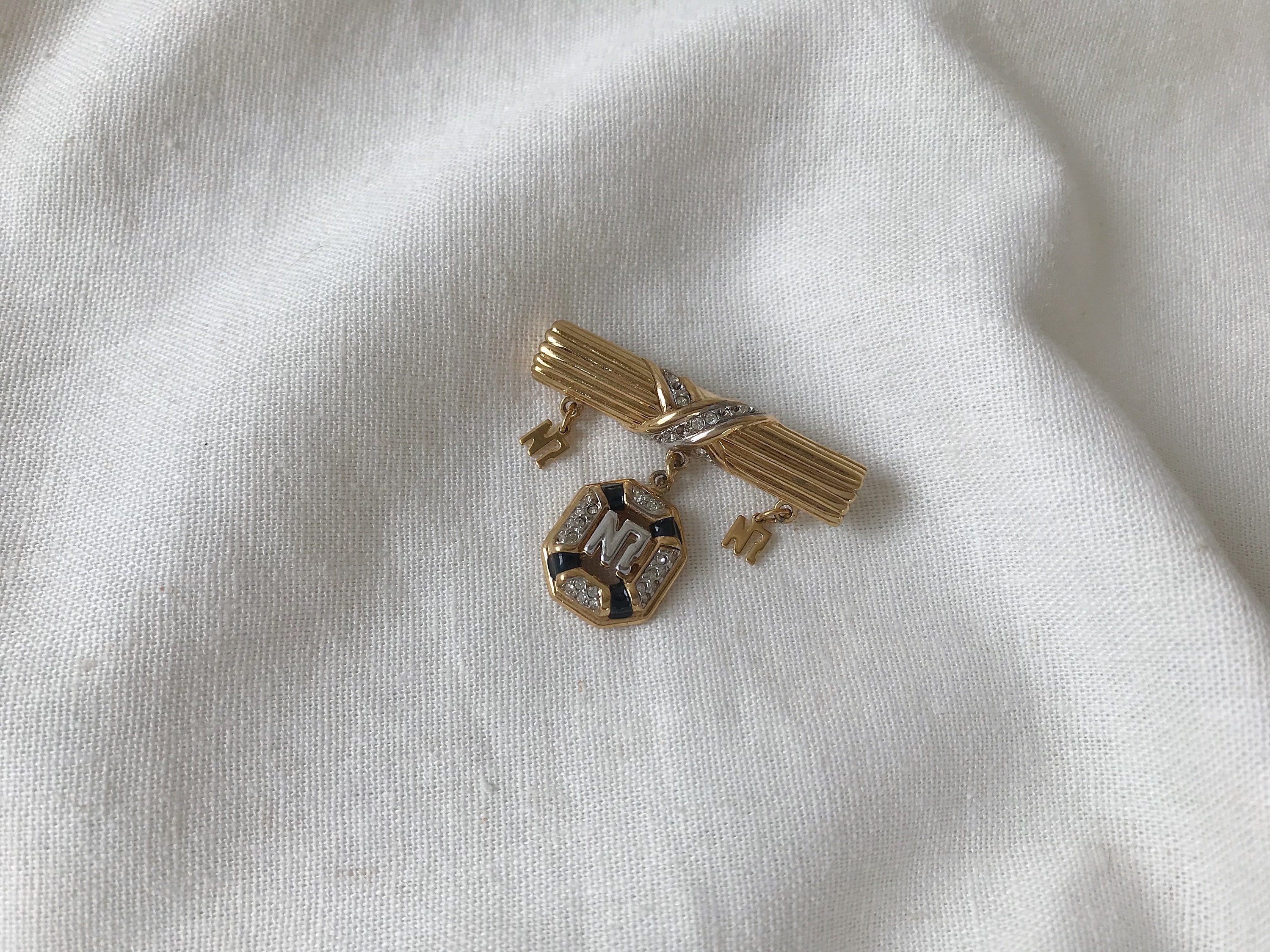 Broche Vintage Importante Nina Ricci – Résine Orange Et Métal Doré, Bijou De Luxe Ancien