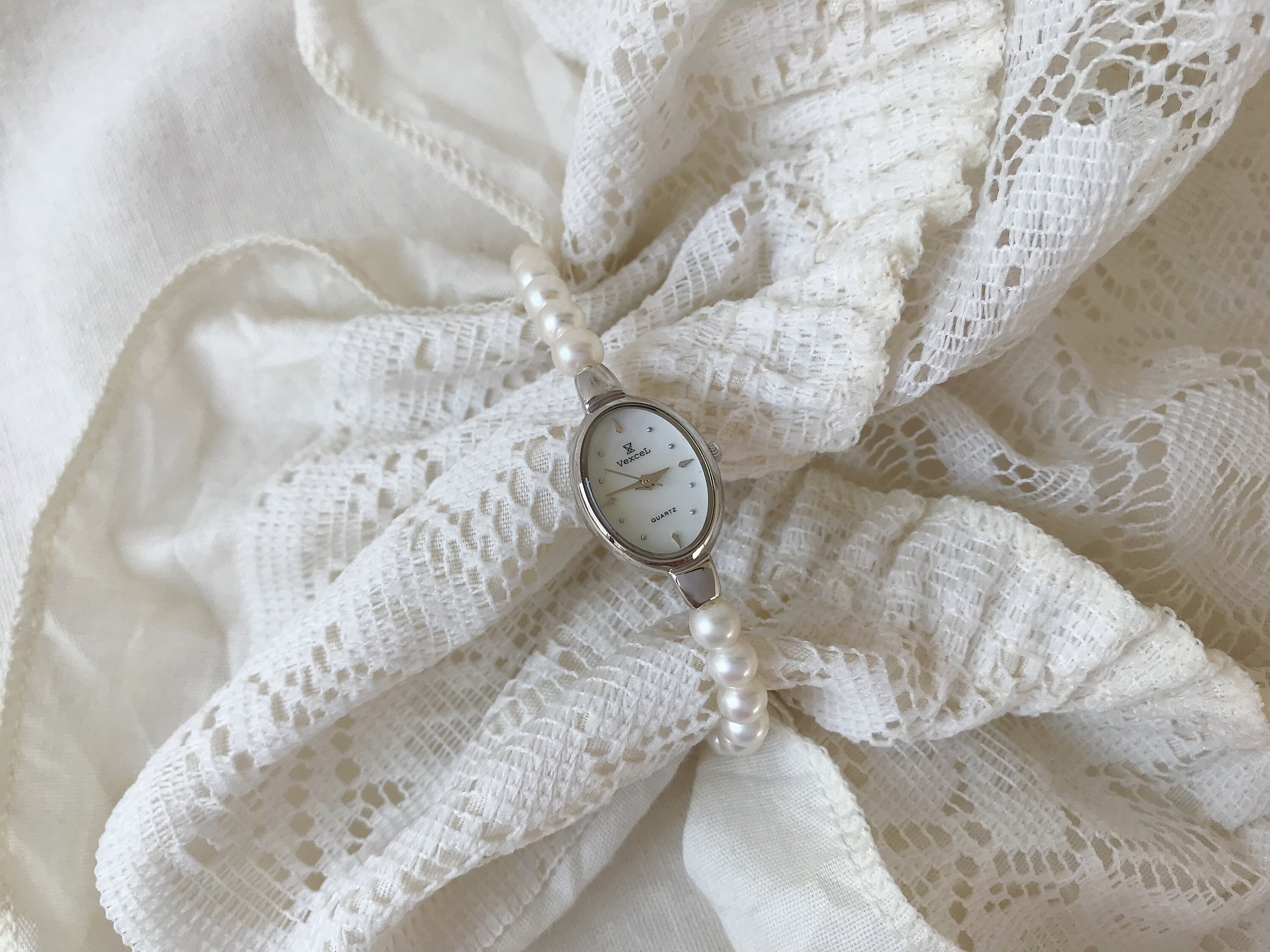 VEXCEL White Pearl and Silver Tone Metal Women Bracelet VEXCEL White Pearl and Silver Tone Metal Women Bracelet