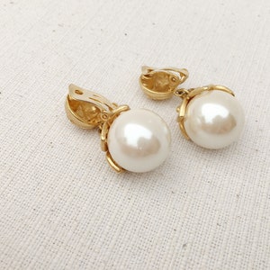 Vintage KENZO Gold Tone Metal and Faux Pearl Clip on Drop Earrings ...