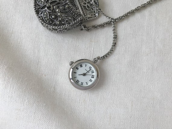 Montre pendentif en m tal argent AVON avec sac main et collier