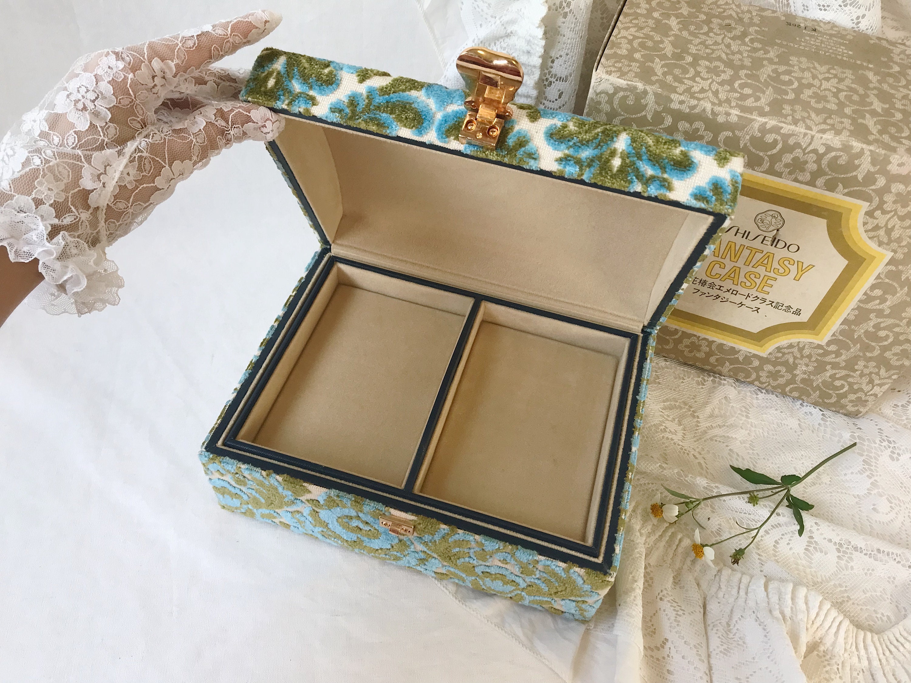 資生堂　アクセサリーBOX Vintage Shiseido Hanatsubaki Club Fantasy Jewelry Box, Decorative