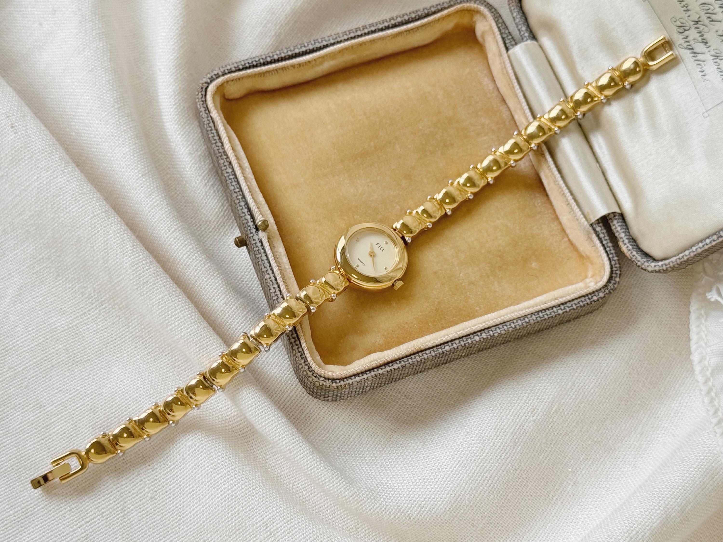 Vintage Citizen gold-tone ladies\' wristwatch  textured link bracelet. Vintage Women main image 2