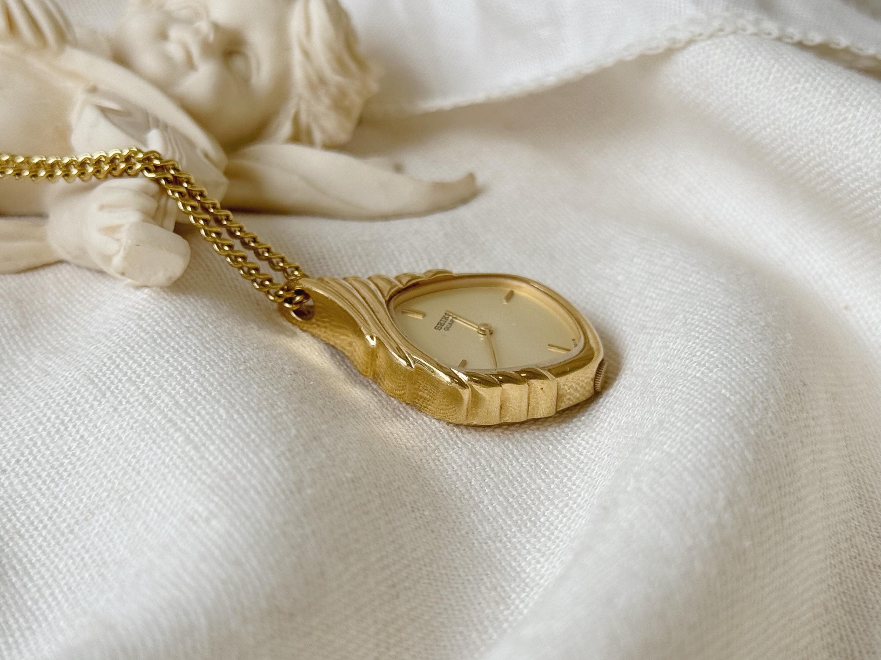 Vintage Seiko Gold Plated Pendant Watch With Chain Necklace  display picture 3