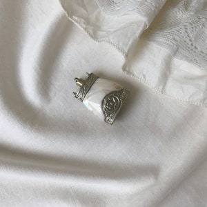 Vintage Silver Tone Metal Mother of Pearl Perfume Bottle Pendant, Miniature Perfume Bottle, Vintage Scent Bottle, Collectible Perfume Bottle