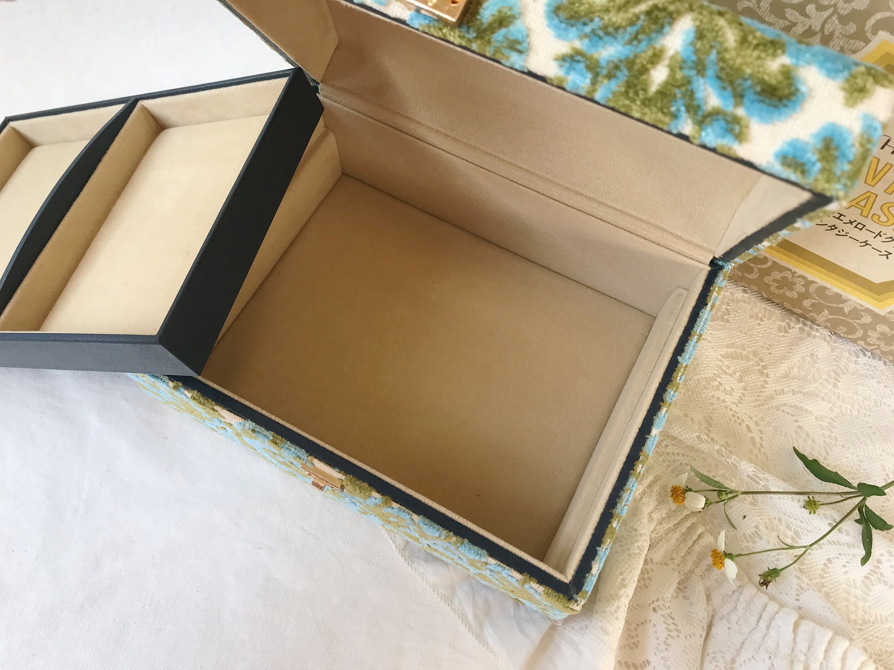 Vintage Shiseido Hanatsubaki Club Fantasy Jewelry Box, Decorative