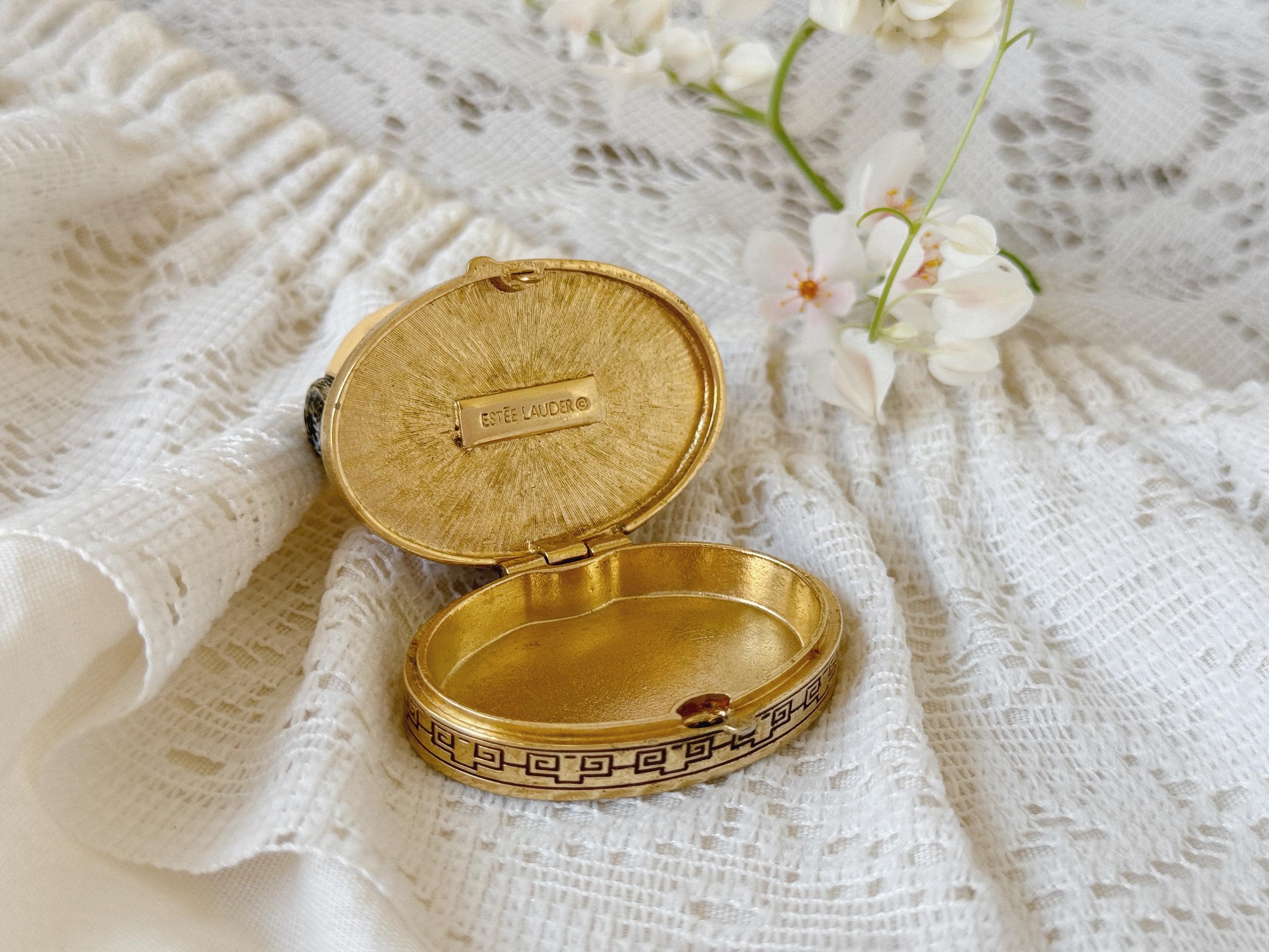 Rare Vintage 1984 Estee Lauder Imperial Dog Solid Perfume Compact
