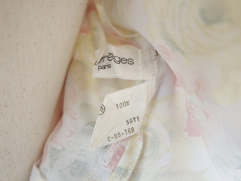 May include: A white fabric label with the text "Creges Paris" and "100%" printed on it. The label also has the text "S0T1 C-OS-168" printed on it.