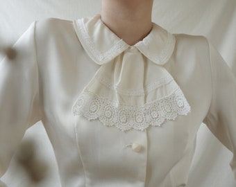 Vintage Cream Ivory Long Sleeve Blouse With Lace Jabot Collar, Romantic Blouse, 80s Blouse, Edwardian Blouse, Feminine Blouse, 80s Blouse