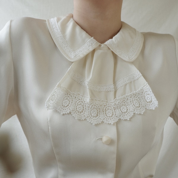 Vintage Cream Ivory Long Sleeve Blouse With Lace Jabot Collar, Romantic Blouse, 80s Blouse, Edwardian Blouse, Feminine Blouse, 80s Blouse