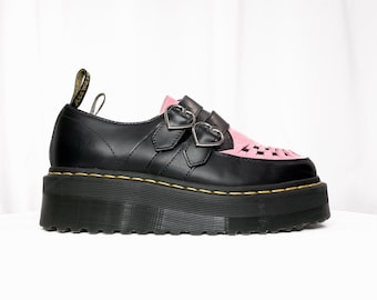 Lazy Oaf x Dr. Martens | Dikke klimplanten | Zwart en roze leer | Platformen | Verstelbare hartgespen | Als NIEUW | Uniseks | Dames 7/7,5