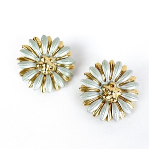 Vintage Floral Clip On Earrings | 1980s | Vintage Jewelry | Lightweight | Boho | Flower | Gold and Silver | Clip On Earrings
