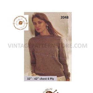 Puede incluir: Un patrón de tejido vintage para un suéter marrón con un diseño de encaje. El patrón es para un tamaño de pecho de 81 a 107 cm y utiliza hilo de 4 cabos. El patrón es de Vintage Pattern Store, Inglaterra.