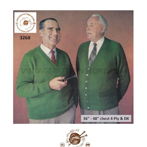 Op de afbeelding: Vintage breipatroon voor een groene trui. Het patroon is voor een trui met een V-hals en knopen. Het patroon is voor maten 36 tot 48 inch borst en gebruikt 4-draads en dubbel gebreid garen.