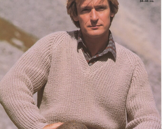 Mens 90s sweater Knitting Pattern, Mens easy knit sweater, V neck raglan sweater jumper in DK - 34" - 46" chest - Argyll 823