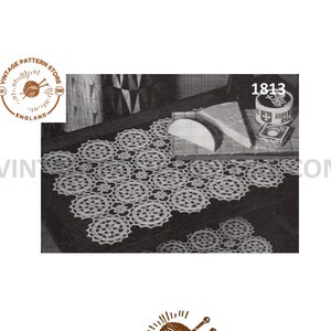 Puede incluir: Un juego de tres tazas de cerámica con un acabado mate moteado. Las tazas son en tonos grises, blancos y negros. Cada taza tiene un diseño simple y moderno.