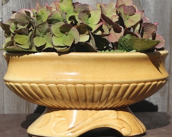 Jardinera vintage: con base de cerámica, esmaltado dorado, decoración otoñal, estilo art déco.