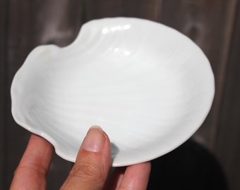 Vintage Seashell Dish: ring dish, Ceramic Trinket Jewelry Catchall, Made in Japan