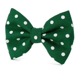 CHRISTMAS DOG BOWTIE | Forest green with white polka dots | Purr-fect cat bow | Ideal for holiday celebrations and everyday walks | Handmade