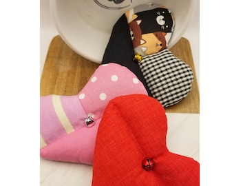 VALENTINE CATNIP HEART | 3 choices: Red with red bell, Pink with silver bell or Black with gold bell | Purr-fect cat toy | Premium catnip