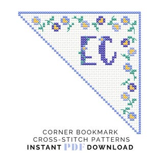 Könnte beinhalten: Ein Kreuzstich-Eck-Lesezeichenmuster mit den Initialen "EC" in Blau, umgeben von floralen Designs in Gelb, Grün und Lila. Das Lesezeichen hat einen hellblauen Rand und befindet sich auf weißem Hintergrund. Der Text unten lautet "CORNER BOOKMARK CROSS-STITCH PATTERNS INSTANT PDF DOWNLOAD."