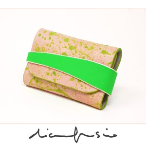 PORTA BIGLIETTI da VISITA in pelle rosa e verde fluo - Fatto a mano in Italia - Personalizzabile con iniziali