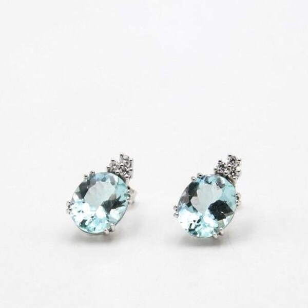 White Gold Earrings With Aquamarine and Diamonds