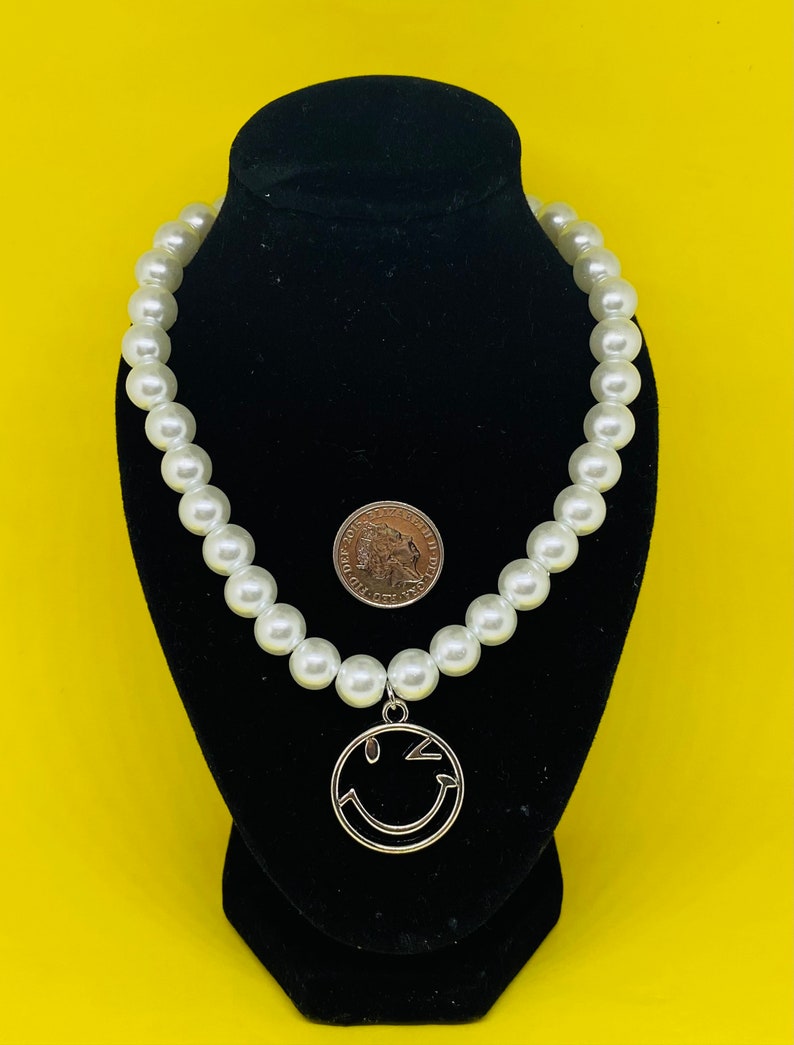 NEW silver plated smiley face outline charm imitation pearl bead necklace