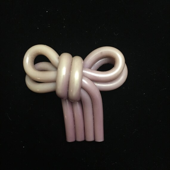 Vintage 1940s Lavender celluloid Bow brooch