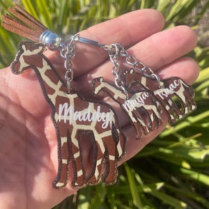Giraffe Keychain, Giraffe Gift for Woman, Personalized Mama Gifts, Christmas Gifts for Mom, Mom Keychain with Kids Names, Stocking Stuffer