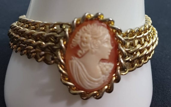 Vintage Shell Carved Cameo Bracelet In A Oval Gol… - image 7