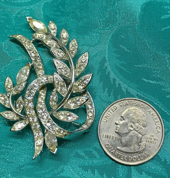 Lisner Silvertone Clear Rhinestone Leaf Brooch Wi… - image 9