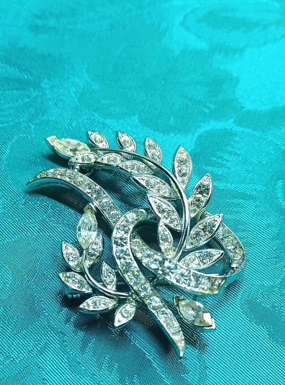 Lisner Silvertone Clear Rhinestone Leaf Brooch Wi… - image 6