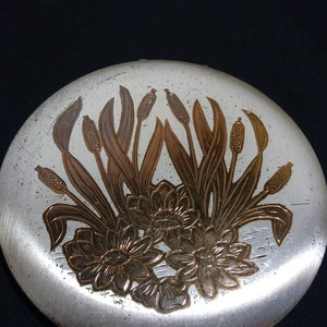 Zell Fifth Avenue Powder Compact with its Original Puff and measures approximately 3 1/4 in round. #165