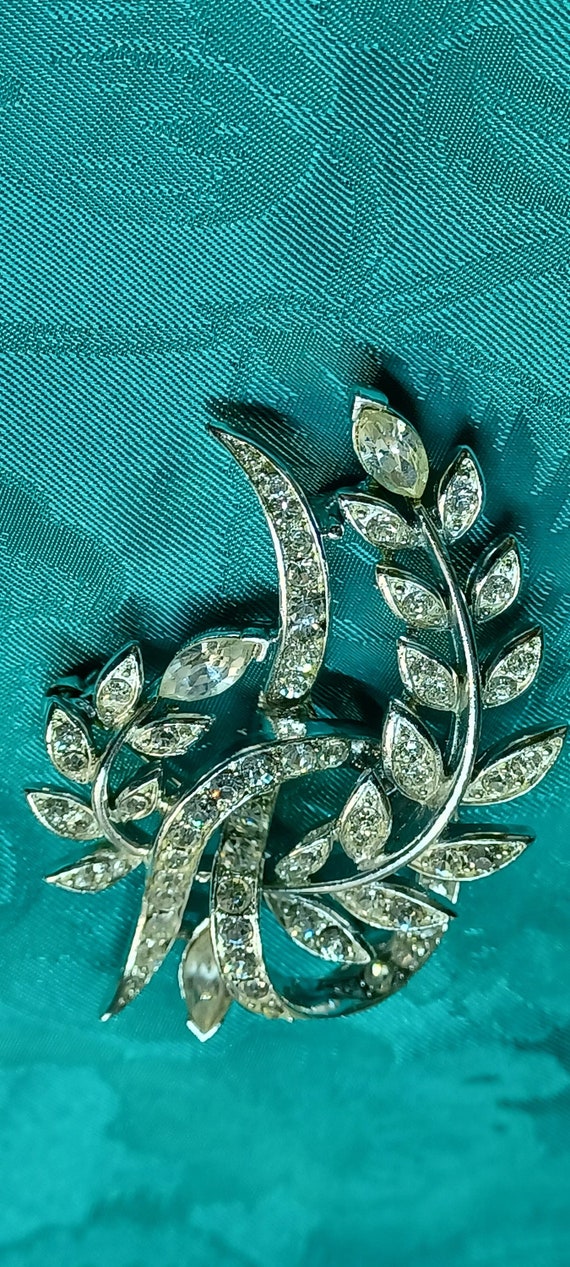 Lisner Silvertone Clear Rhinestone Leaf Brooch Wi… - image 2