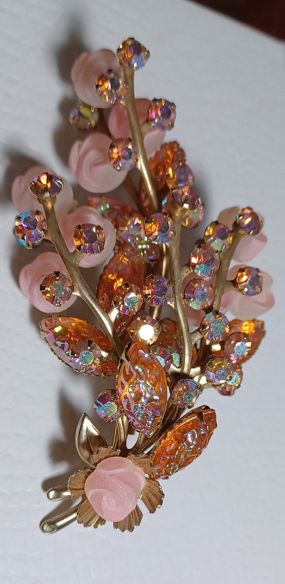 A Vintage Goldtone Floral Spray Brooch With Glass 