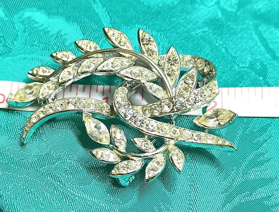 Lisner Silvertone Clear Rhinestone Leaf Brooch Wi… - image 8